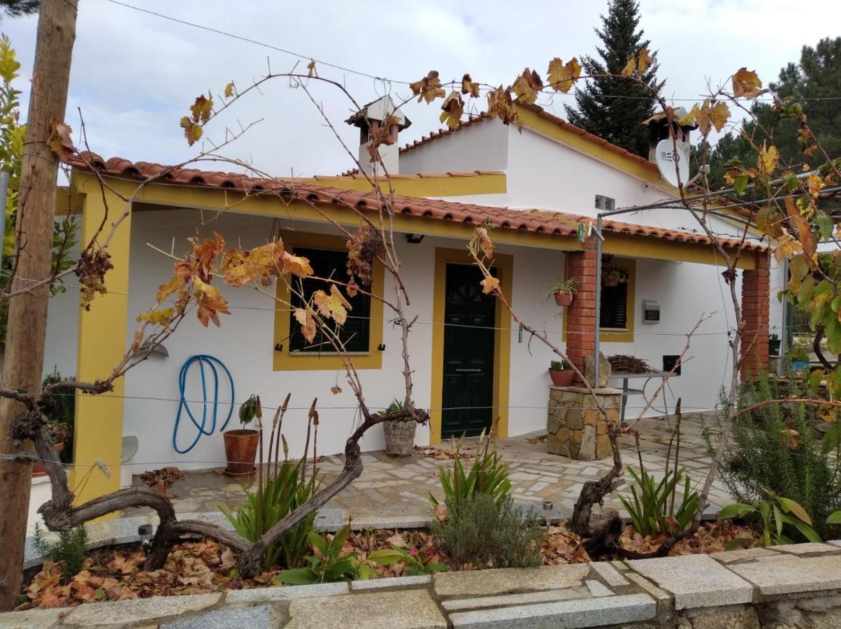 Casas De Campo Em Cerejal Fundão Exterior photo
